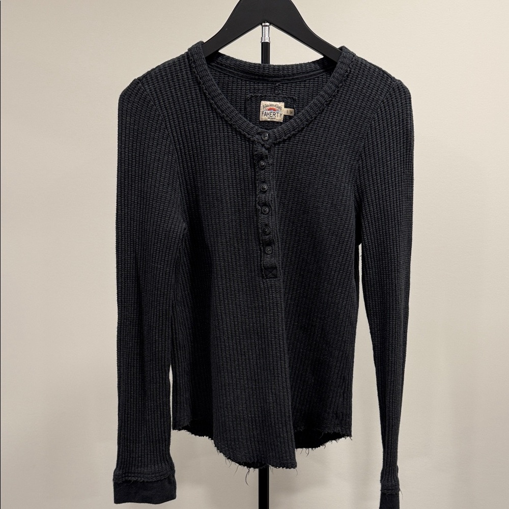 Faherty Charcoal Waffle Henley Long Sleeve Button Neckline Raw Hem Size L - Picture 3 of 13